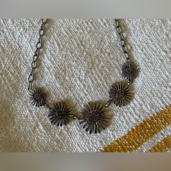 Lucky brand silver/gold necklace - Picture 6 of 8